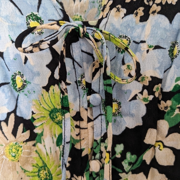 H&M Blouse - Picture 2 of 4